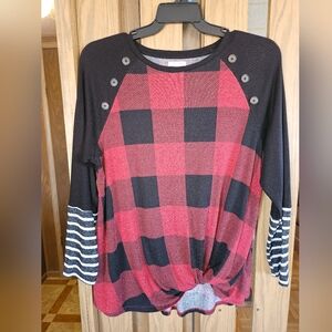 Maurices Sz 0x Buffalo Plaid Front Knot Button Mixer Tee